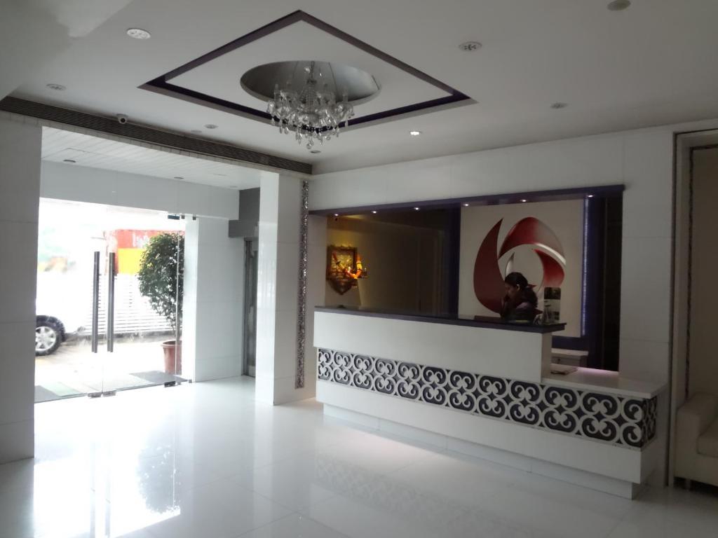 Hotel Capitol Thane Exterior photo
