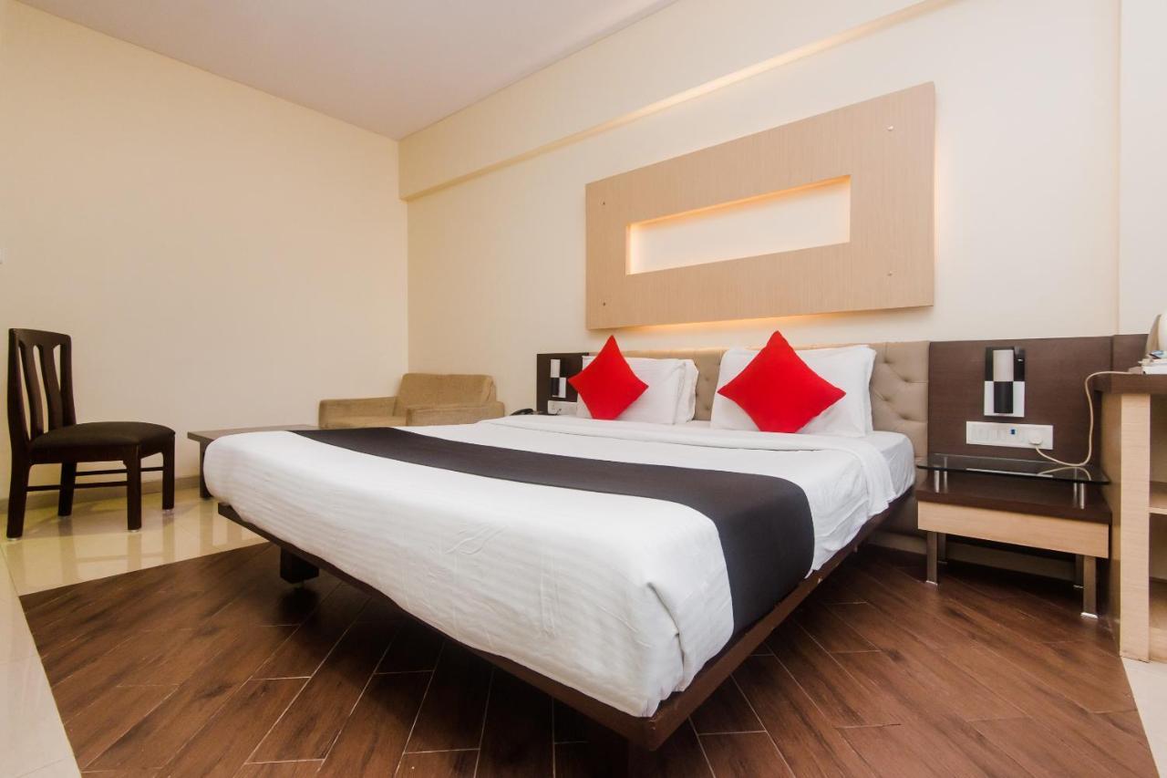 Hotel Capitol Thane Exterior photo