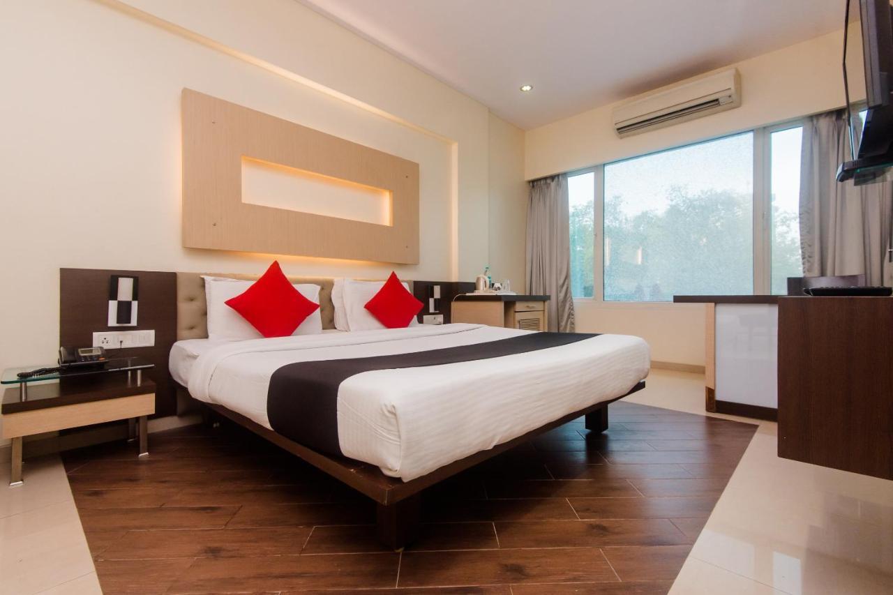 Hotel Capitol Thane Exterior photo