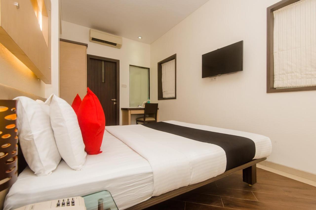 Hotel Capitol Thane Exterior photo